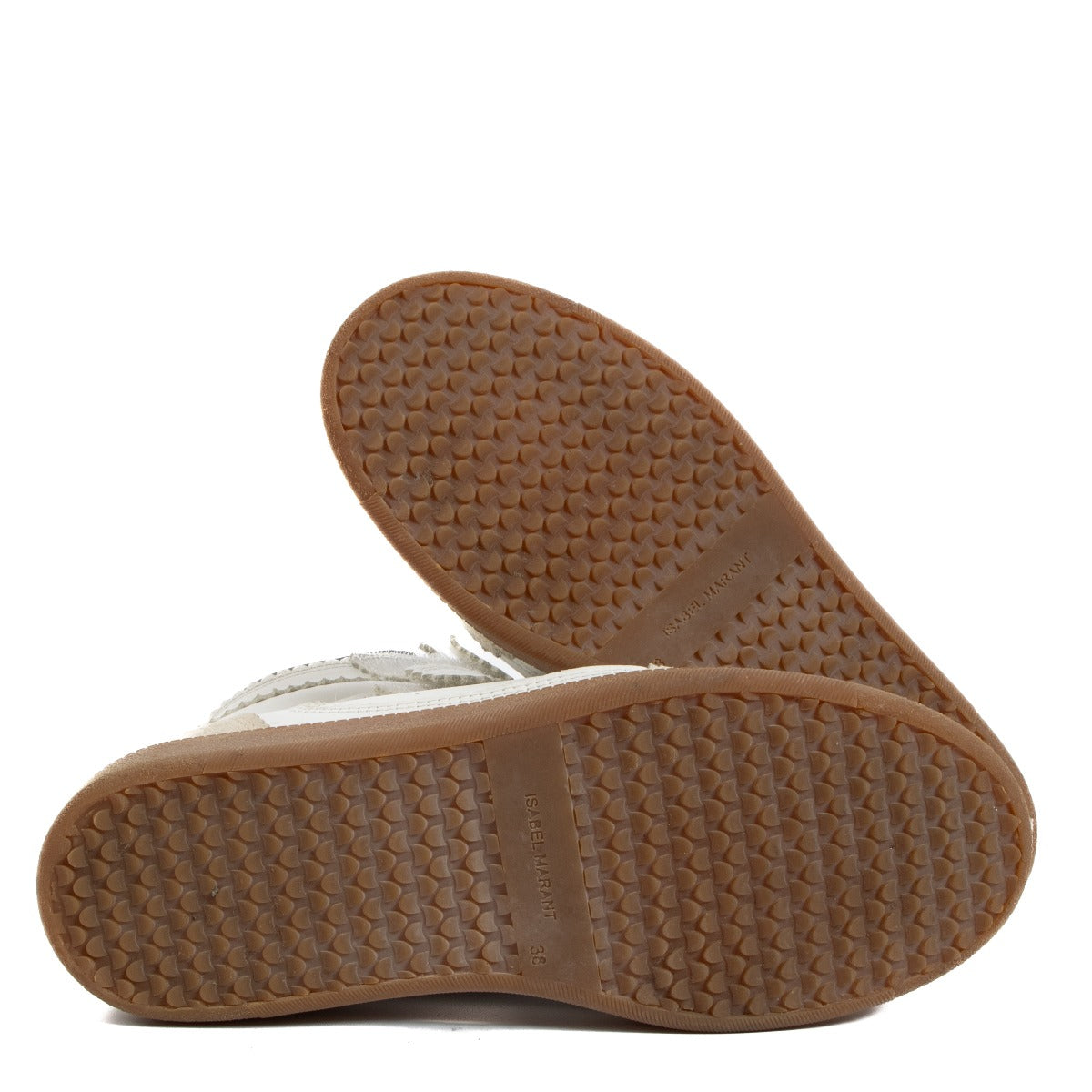 nous travaillons en dépôt vente. Vous pouvez apporter les chaussures dans l'un de nos magasins ou nous envoyer la marchandise.