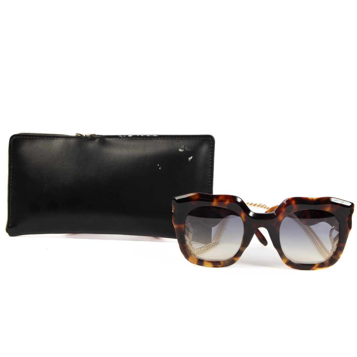 Shop safe online at Labellov in Antwerp, Brussels and Knokke these 100% authentic second hand Laurence dAri Devoted Havana Twice Glasses