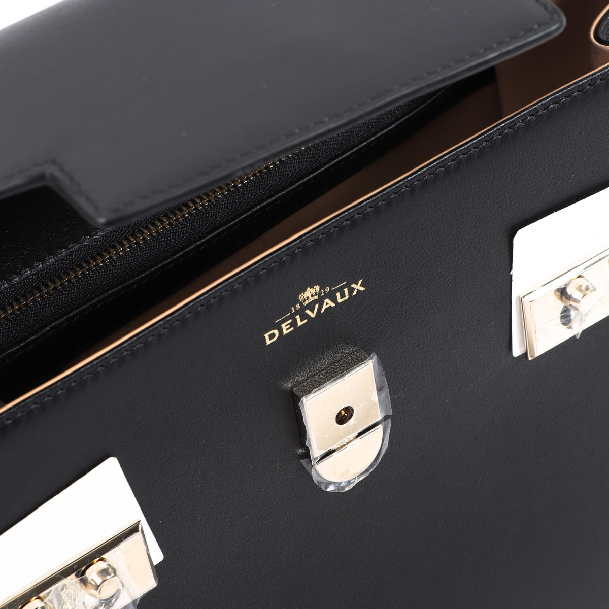 Sell and buy your 100% authentic Delvaux bags, at Labellov.