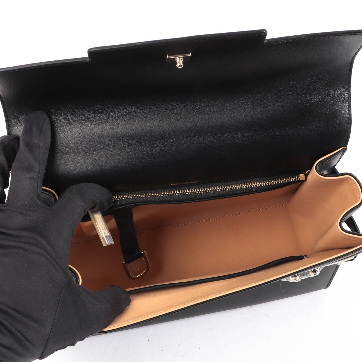 Sell and buy your 100% authentic Delvaux bags, at Labellov.