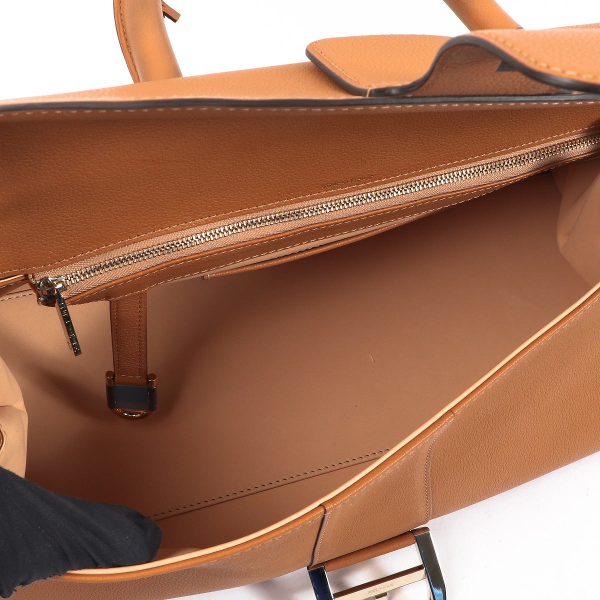 Buy authentic secondhand Delvaux Brillant bags at the right price at LabelLOV vintage webshop. Safe and secure online shopping. Koop authentieke tweedehands Delvaux Brillant tassen met de juiste prijs bij LabelLOVBuy authentic secondhand Delvaux Brillant