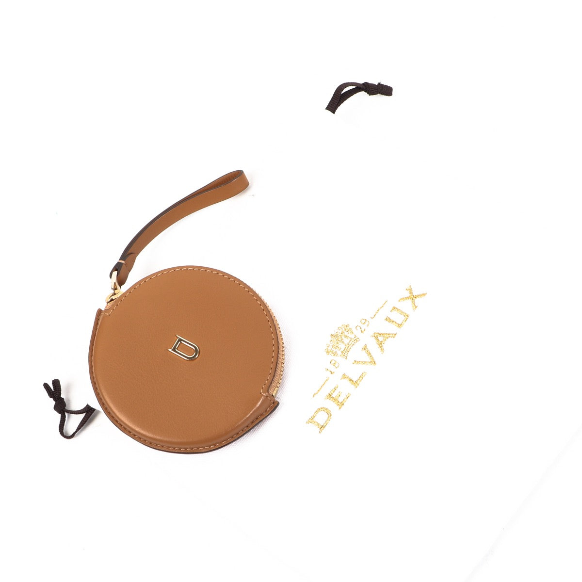 Shop safe online at Labellov in Antwerp this 100% authentic second hand Delvaux Camel Coin Case Wallet