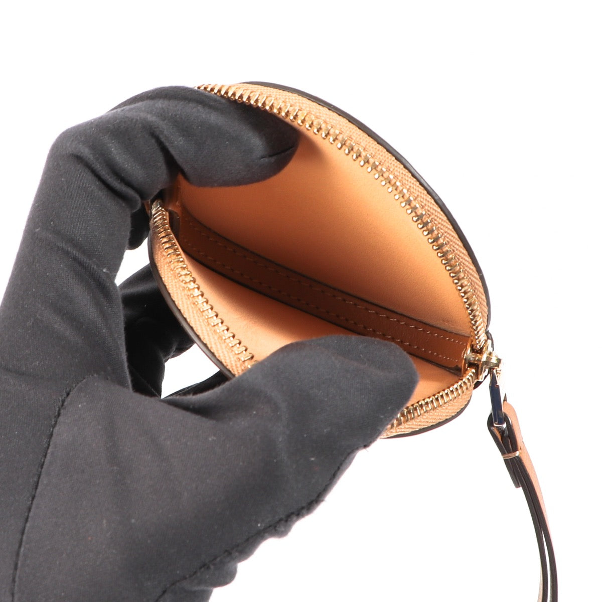 Shop safe online at Labellov in Antwerp this 100% authentic second hand Delvaux Camel Coin Case Wallet
