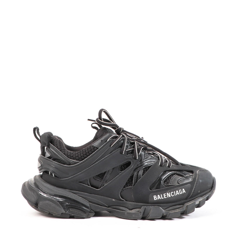 Buy authentic secondhand Balenciaga Sneakers at LabelLOV luxury at the right price. Koop authentieke tweedehands Balenciaga bij LabelLOV met juiste prijs.