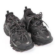 Buy authentic secondhand Balenciaga Sneakers at LabelLOV luxury at the right price. Koop authentieke tweedehands Balenciaga bij LabelLOV met juiste prijs.