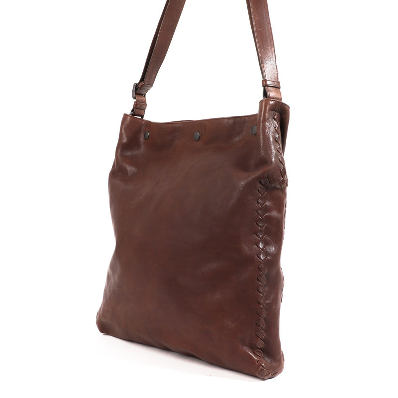 Buy an authentic second-hand Bottega Veneta Brown Leather Shoulder Bag in good condition at Labellov in Antwerp.