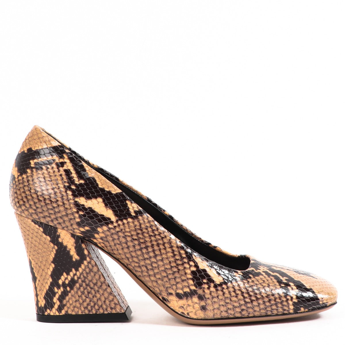 Buy authentic second-hand Dries Van Noten Beige Python Leather Pumps in Size 39 1/2 in very good condition at Labellov in Antwerp.