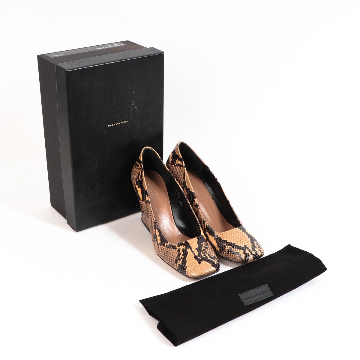 Buy authentic second-hand Dries Van Noten Beige Python Leather Pumps in Size 39 1/2 in very good condition at Labellov in Antwerp.