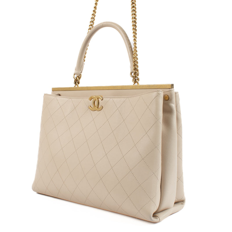 Authentic second hand Chanel Pink Top Handle on Labellov.com