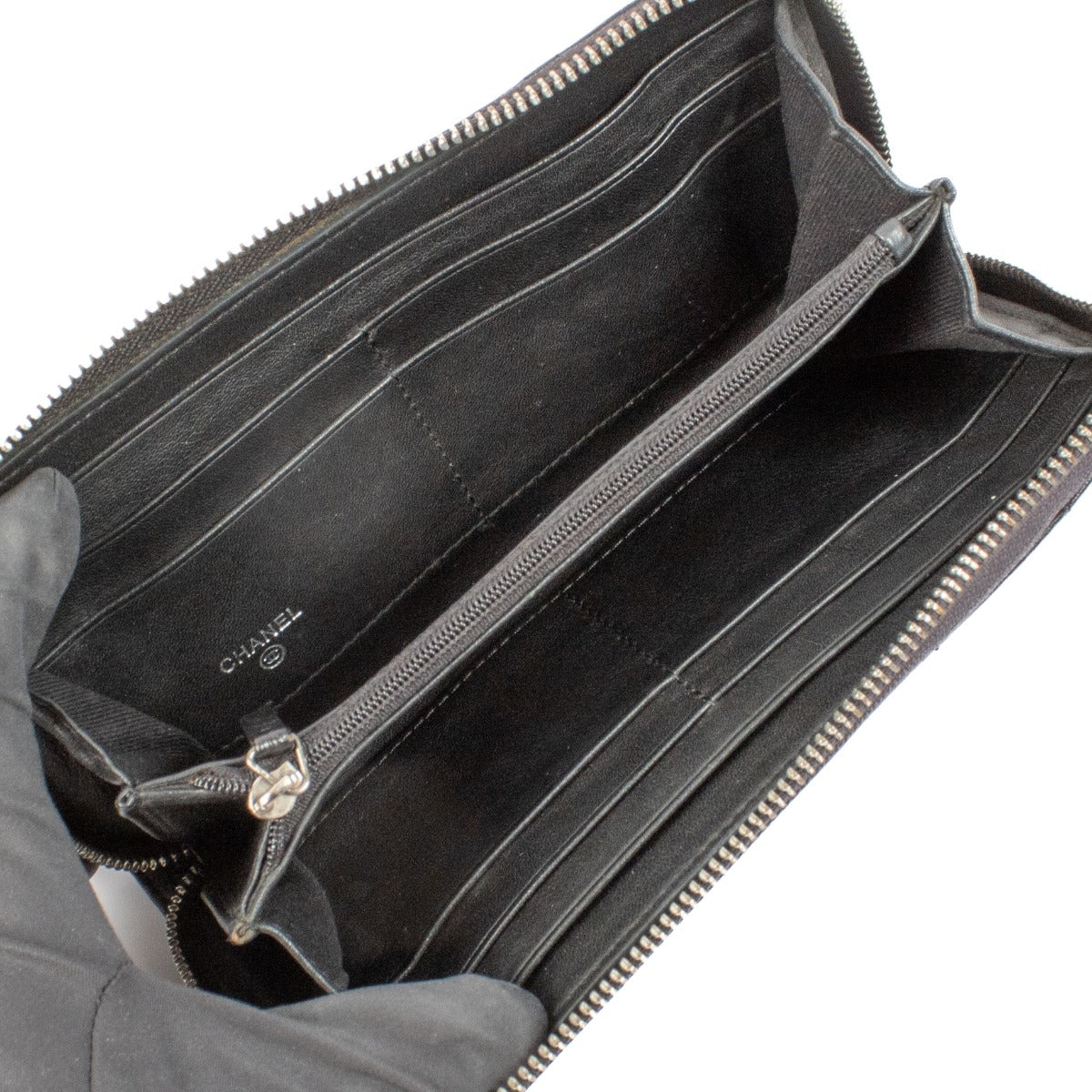 Shop 100% authentic secondhand Chanel Black Classic Zipped Wallet on Labellov.com