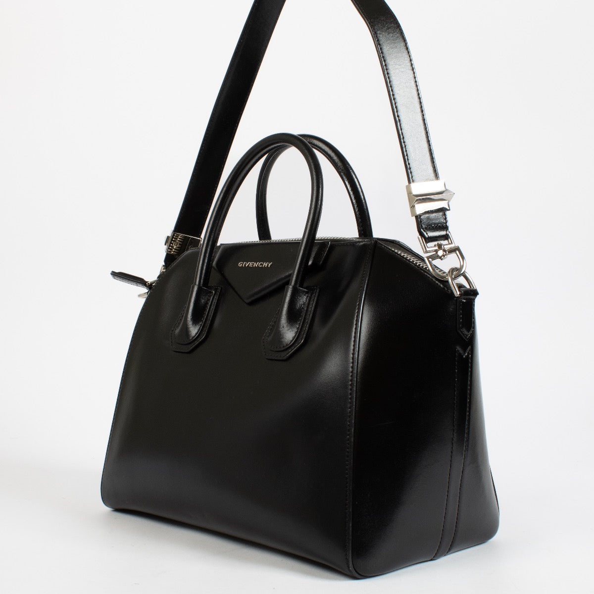 shop 100% authentic second hand Givenchy Black Antigona Medium Bag on Labellov.com
