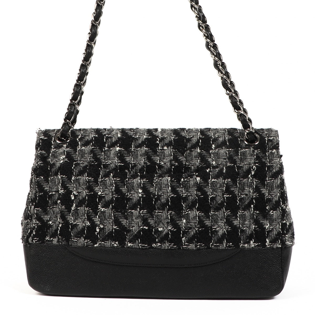 Authentic second hand pre-owned Chanel Classic Flap Bag on labellov.com