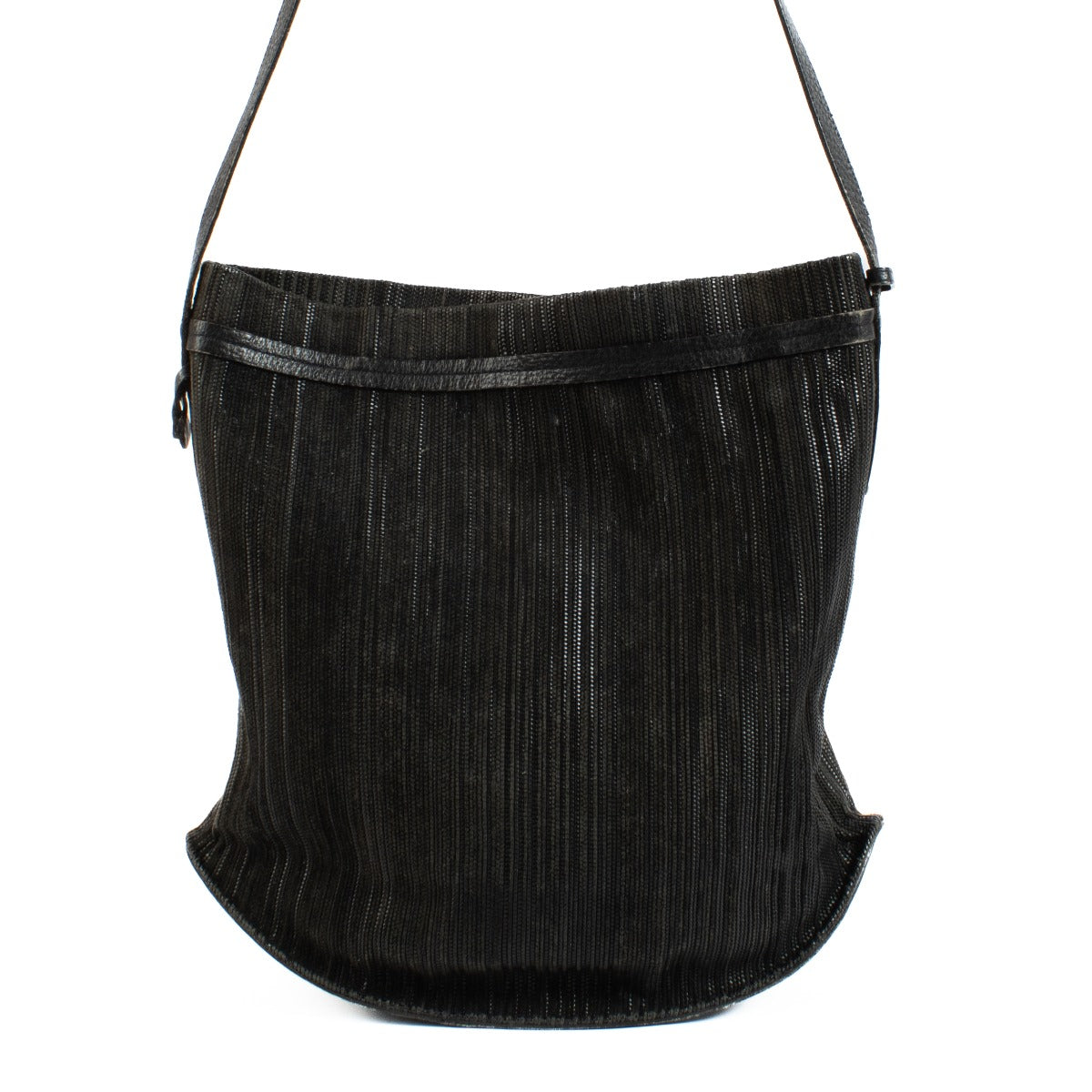 Shop safe online at Labellov in Antwerp, Brussels and Knokke this 100% authentic second hand Delvaux Black Toile de Cuir Pin Vintage Bag