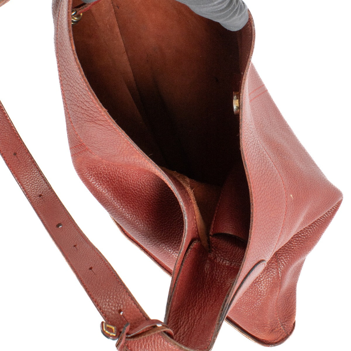 Shop safe online at Labellov in Antwerp, brussels and Knokke this 100% authentic second hand Delvaux Red Satan Crossbody Bag