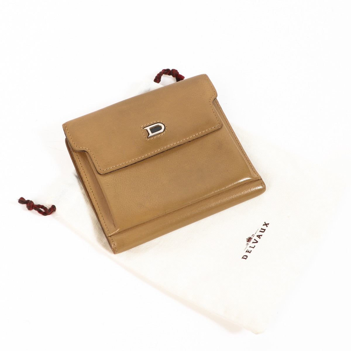 Buy an authentic second hand Delvaux Beige Wallet in good condition at Labellov.com