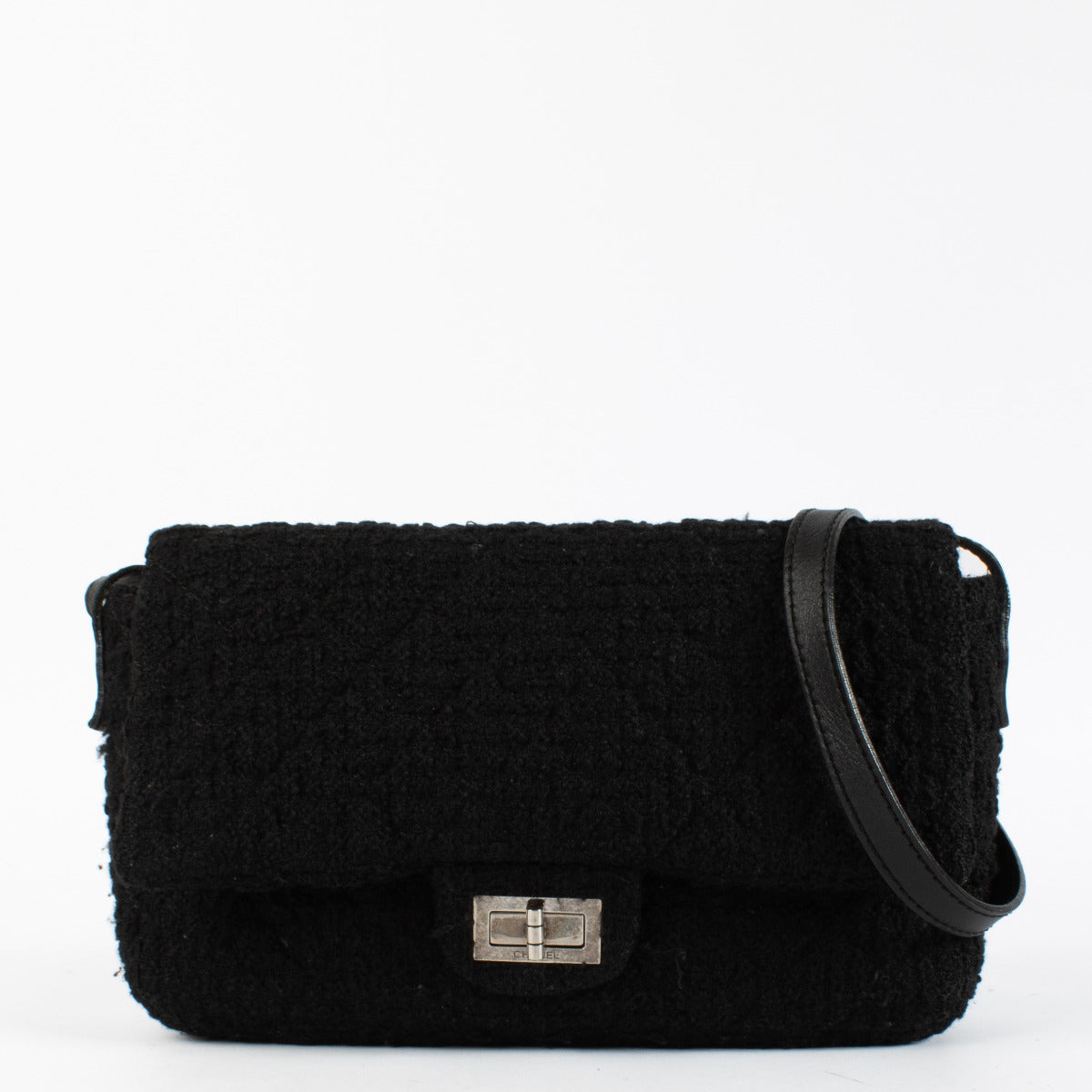 Chanel Black Tweed 2.55 Reissue Crossbody Bag aan de beste prijs bij Labellov tweedehands luxe in Antwerpen en Knokke