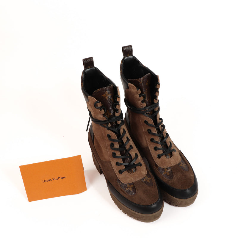 Louis Vuitton Beige Monogram Laureate Desert Boots for the best price at Labellov secondhand luxury in Antwerp.