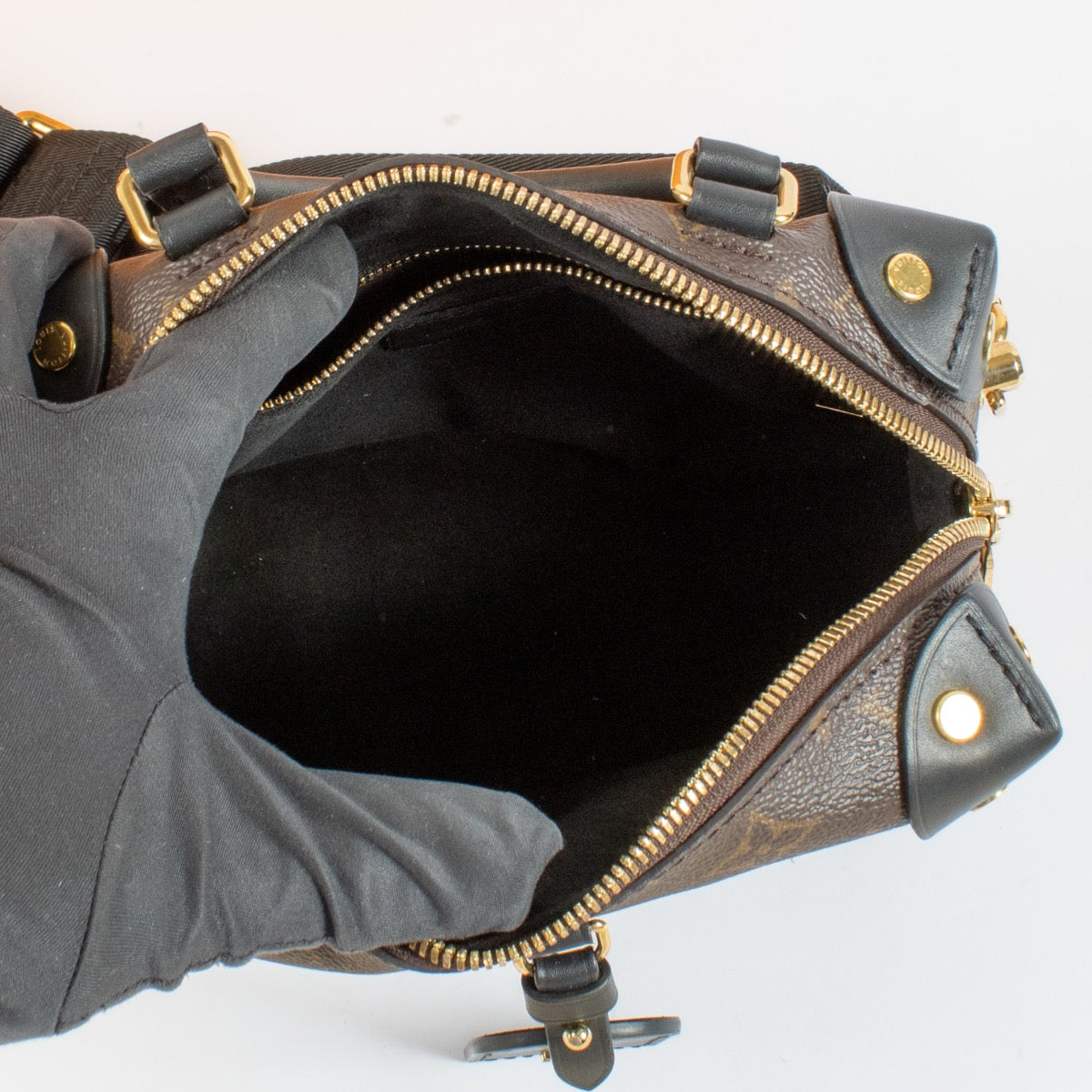 shop 100% authentic second hand Louis Vuitton Monogram Petite Malle Souple on Labellov.com