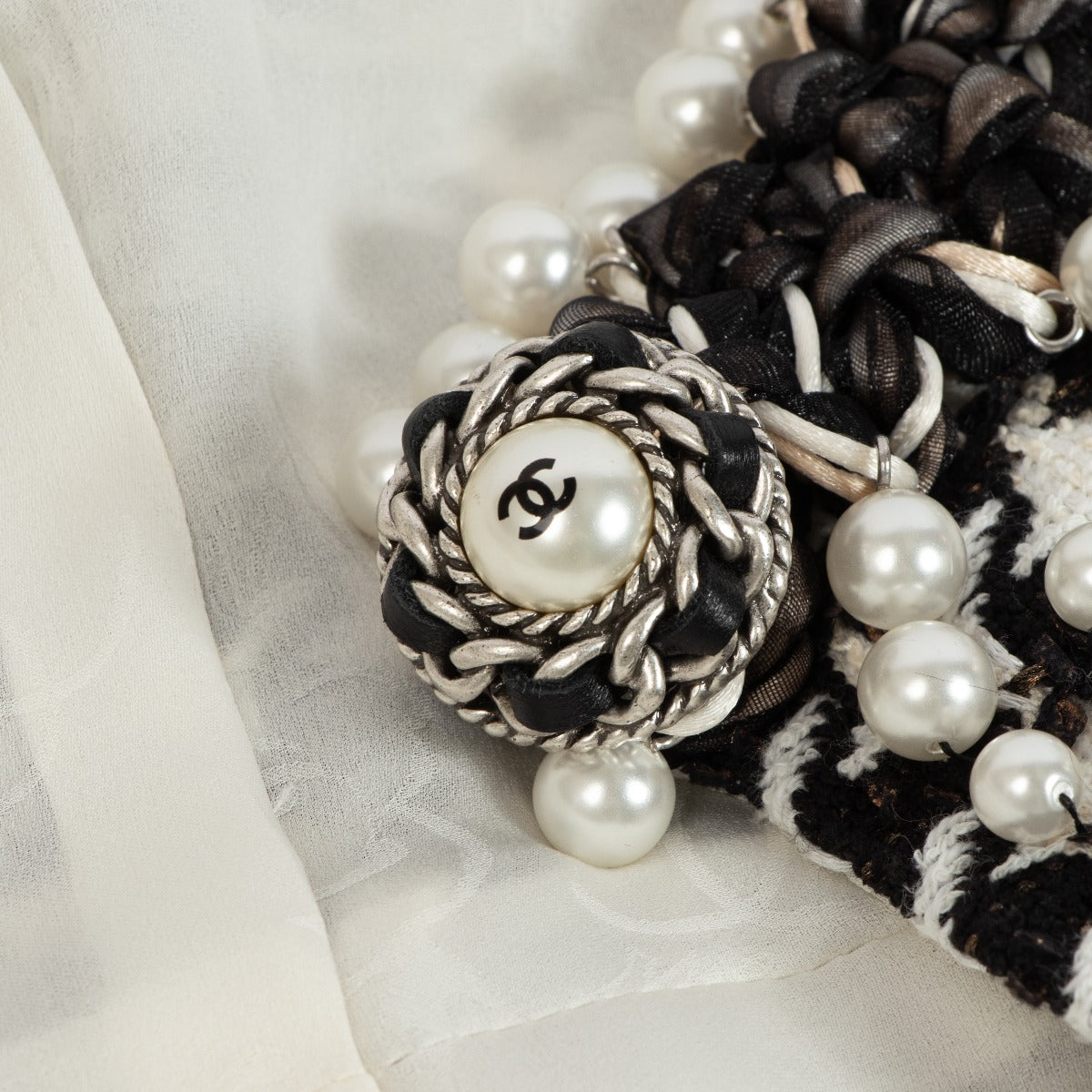 Chanel Black and White Houndstooth Tweed Jacket with Pearls