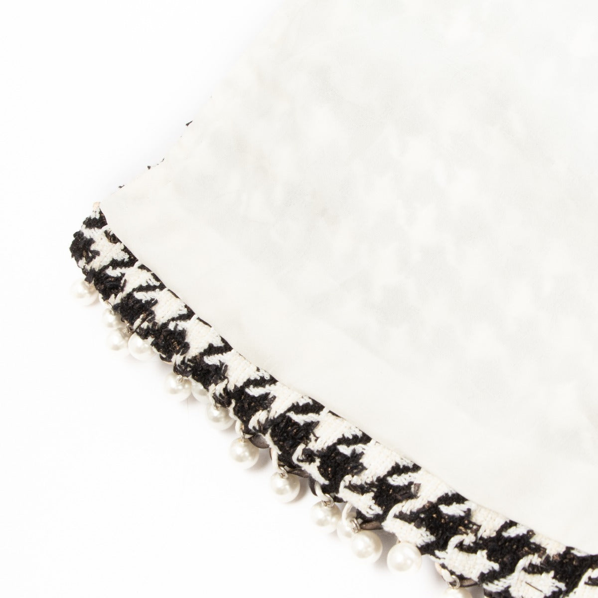Chanel Black and White Houndstooth Tweed Jacket with Pearls