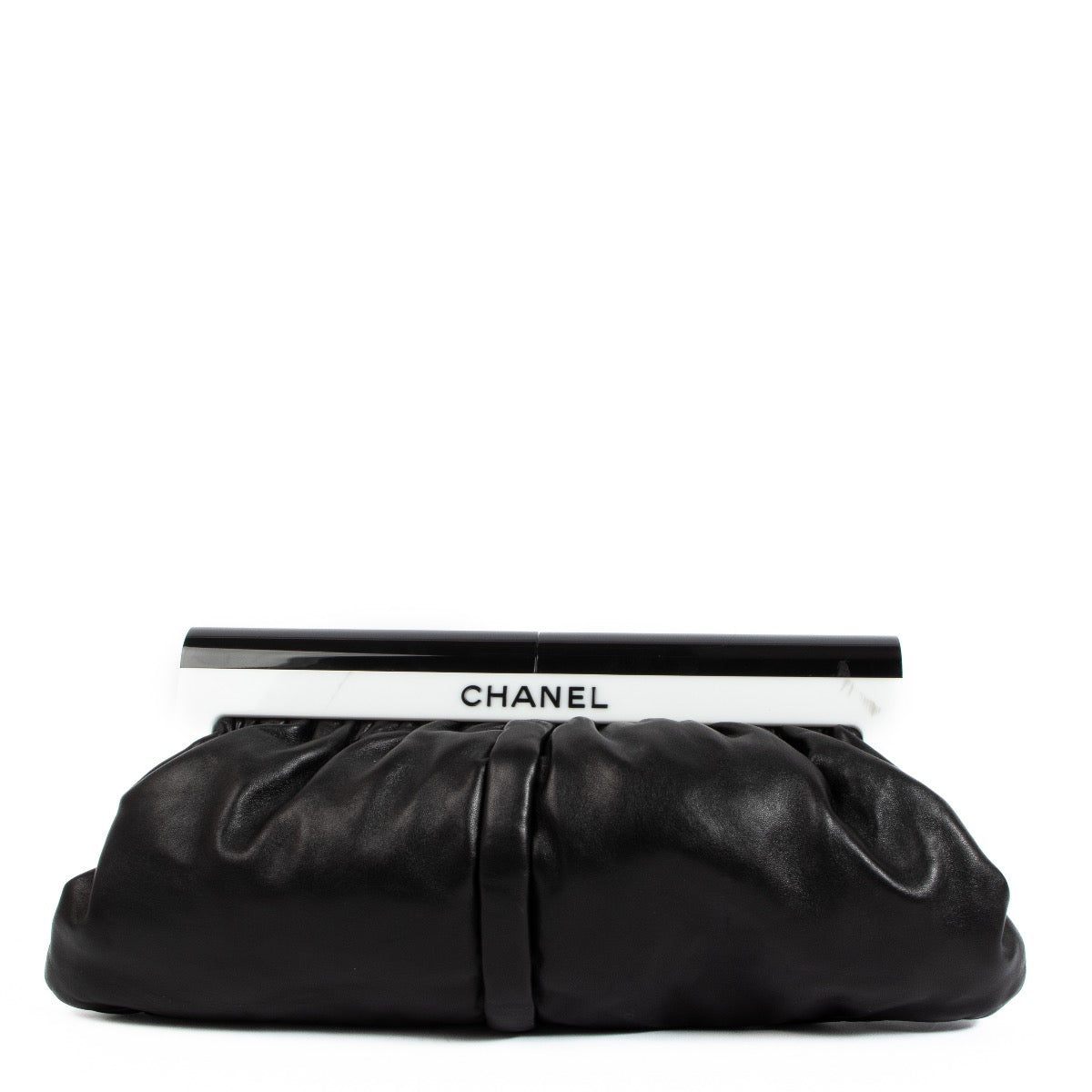 Pochette Chanel en cuir noir