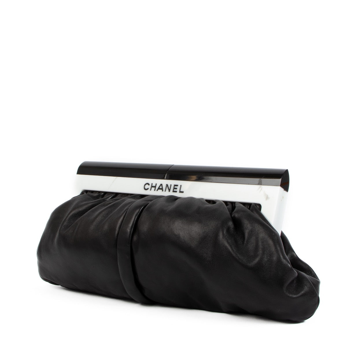 Pochette Chanel en cuir noir