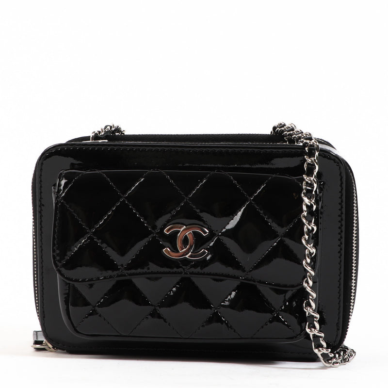 Chanel Black Patent Leather Mini Vanity Crossbody Bag for the best price at Labellov secondhand luxury in Antwerp. We buy and sell your authentic designer bags for the best price at Labellov.