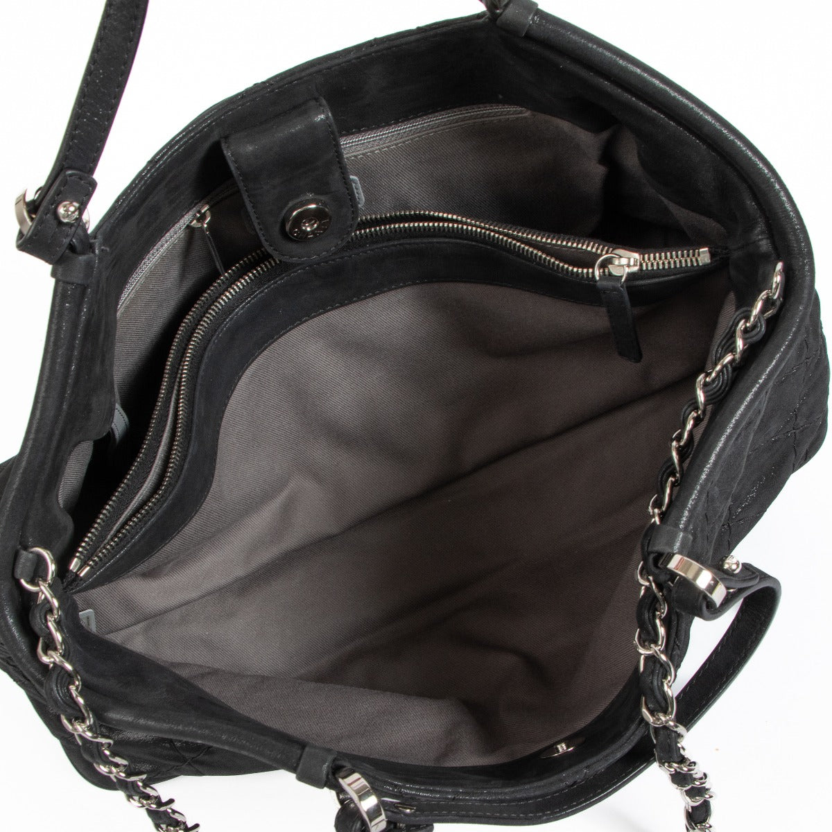 Sac fourre-tout Chanel Sea Hit en cuir de veau irisé noir