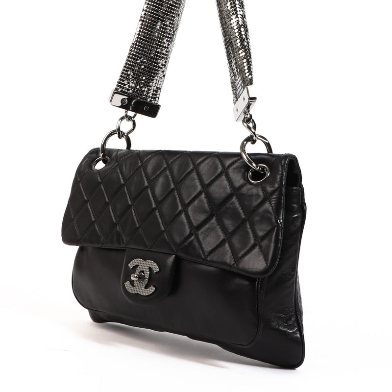 Buy an authentic second hand Chanel Black Leather Chain Mail Flap Bag in very good condition at Labellov.com