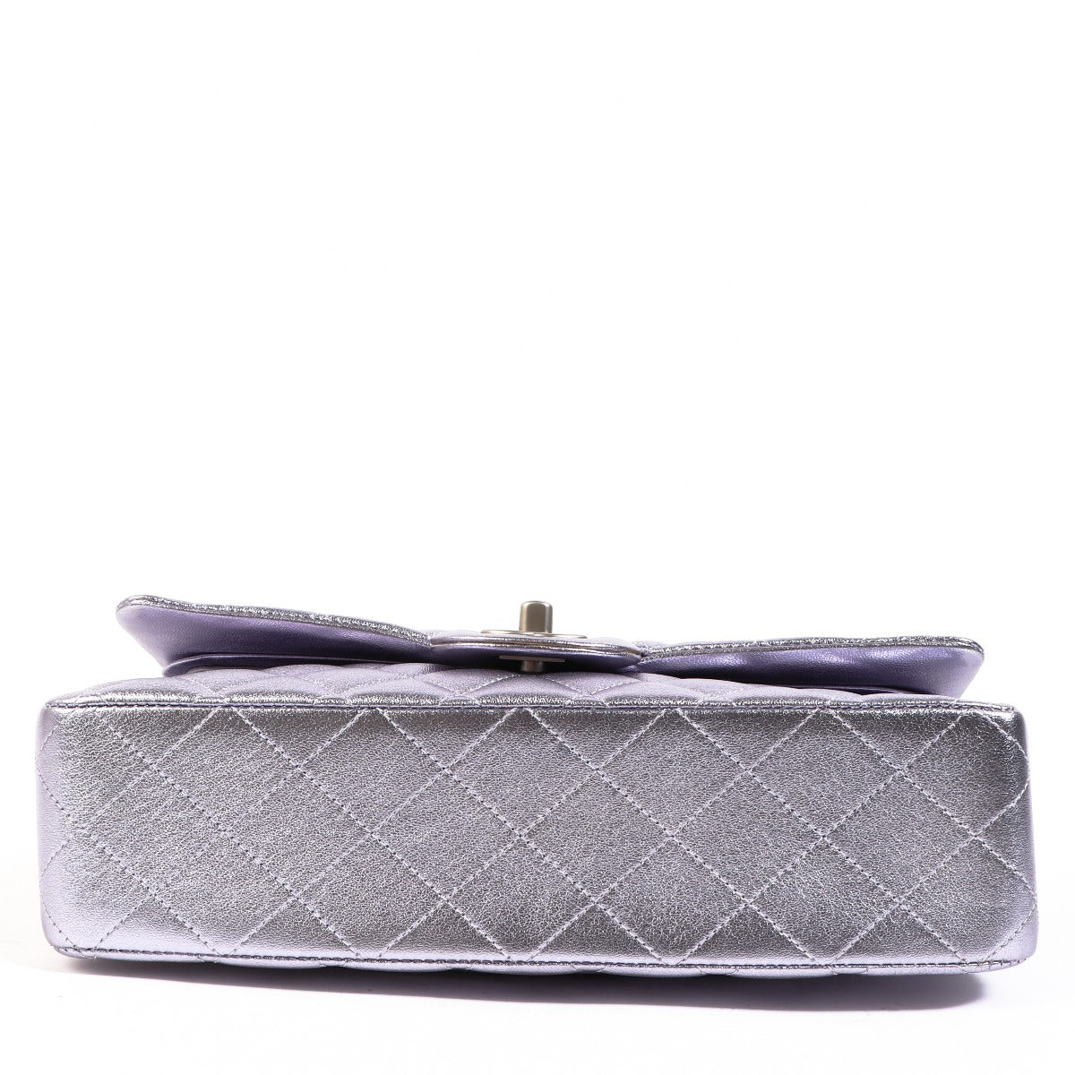 Authentic second hand chanel classic bag pre-owned on labellov.com