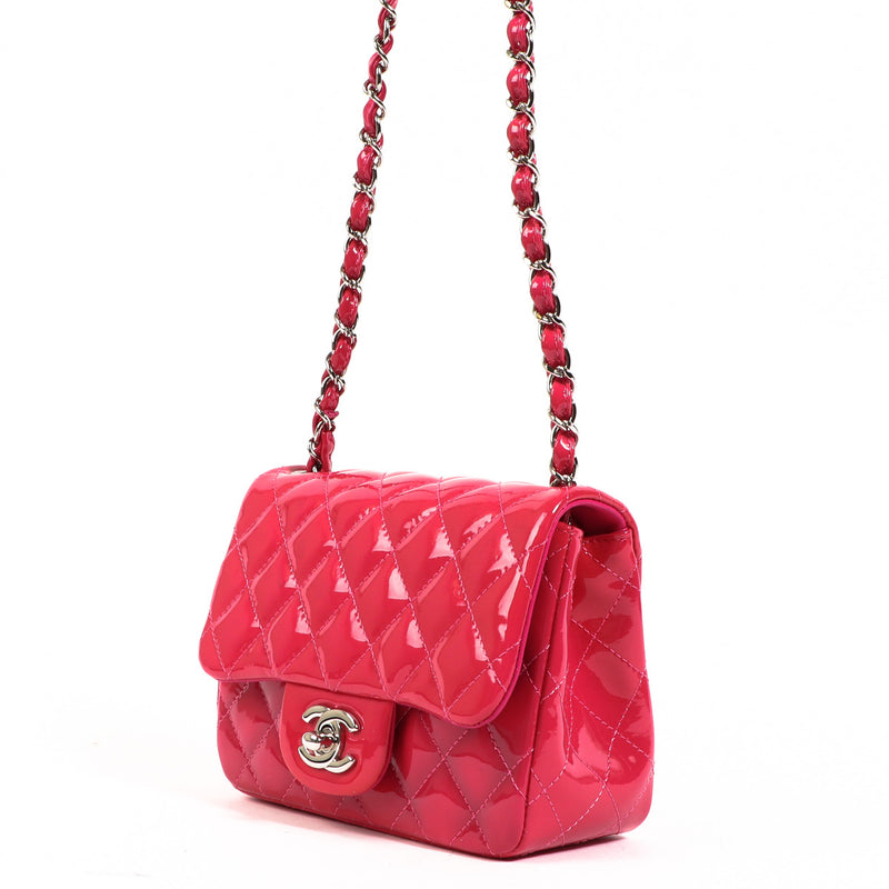 Chanel Pink Mini Square Patent Leather Classic Flap Bag te koop in Antwerpen, Brussel, Knokke. Kopen en verkopen aan de beste prijs bij Labellov tweedehands luxe in Antwerpen.