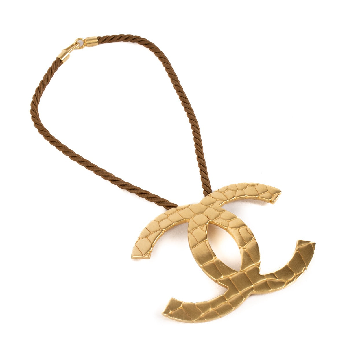 shop 100% authentic second hand Chanel 07P Gold Metal Oversized Crocodile Print CC Rope Choker Necklaceon Labellov.com