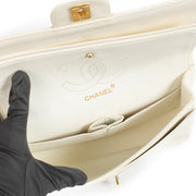Shop 100% authentic secondhand Chanel White Vintage Medium Classic Handbag on Labellov.com