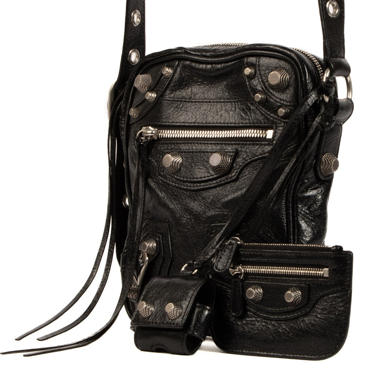 Authentic second hand Balenciaga Black Le Cagole Men Crossbody Bag on www.labellov.com