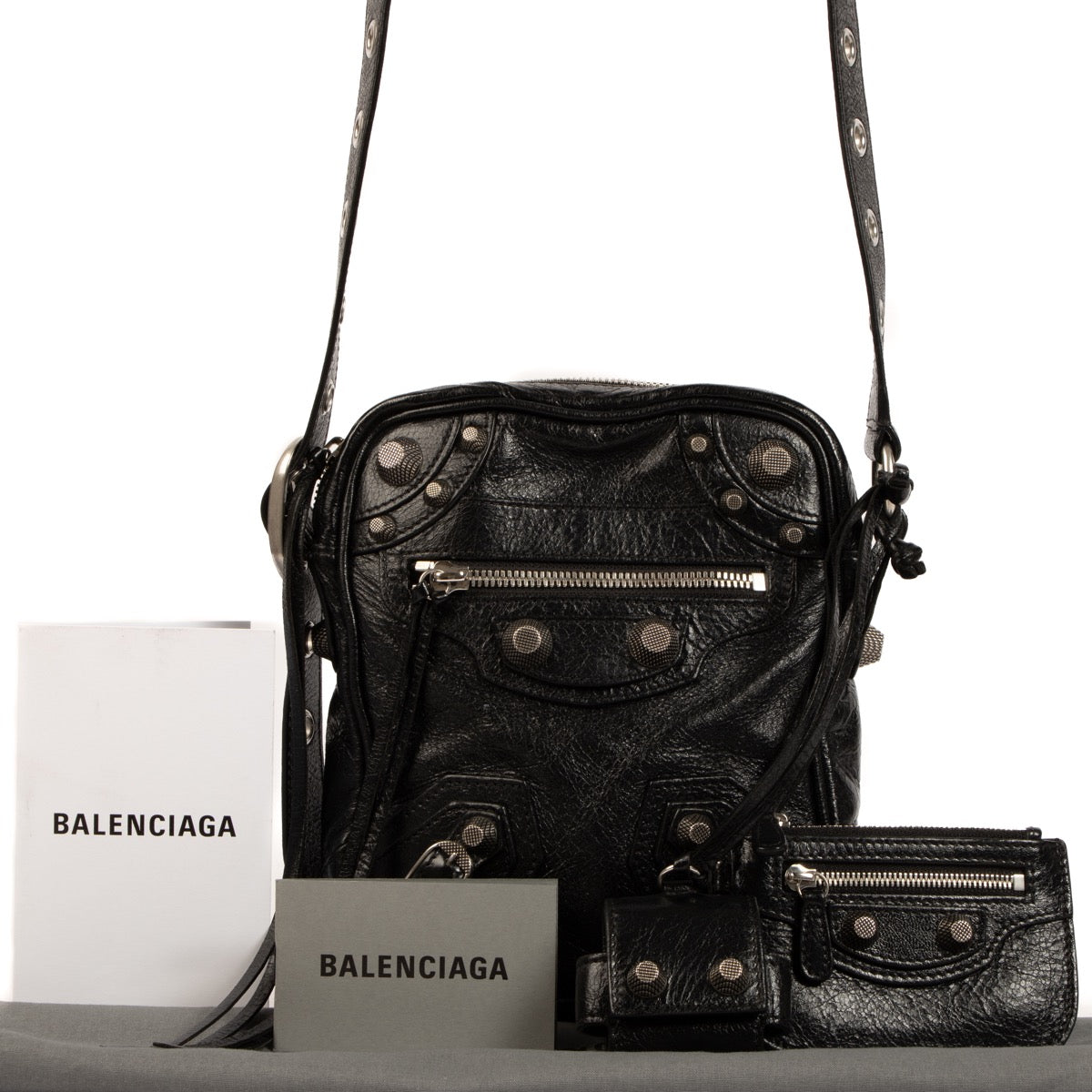 Authentic second hand Balenciaga Black Le Cagole Men Crossbody Bag on www.labellov.com