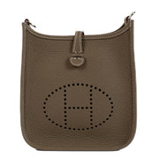 Shop safe online at Labellov in Antwerp, Brussels and knokke this 100% authentic second hand Hermès Evelyne 16 Etoupe Taurillon Clemence PHW