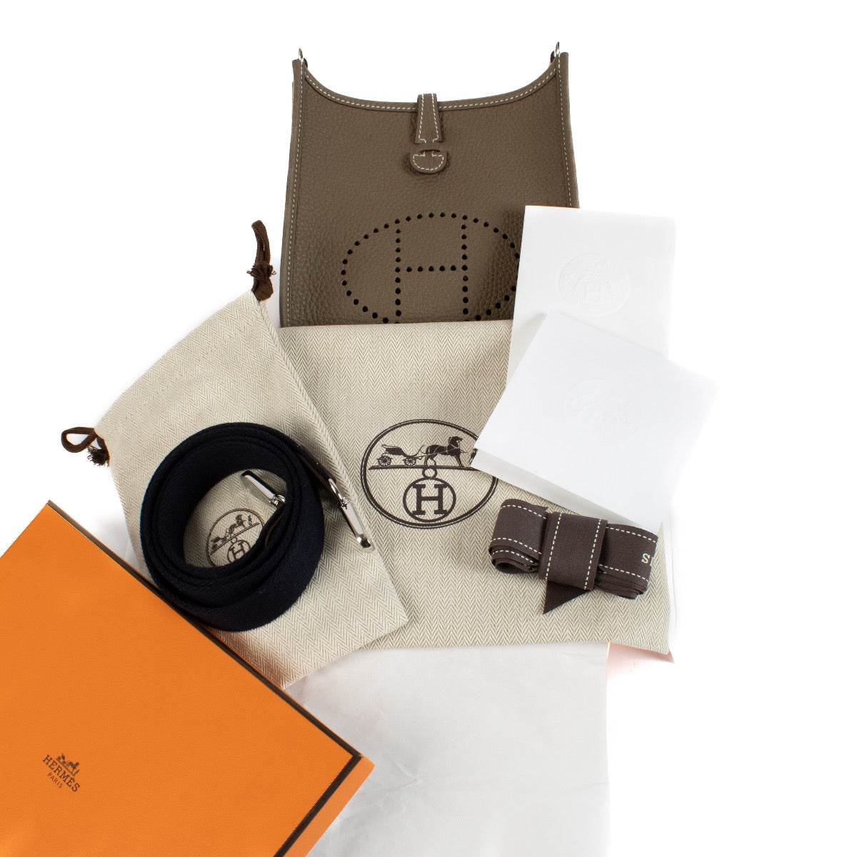 Shop safe online at Labellov in Antwerp, Brussels and knokke this 100% authentic second hand Hermès Evelyne 16 Etoupe Taurillon Clemence PHW