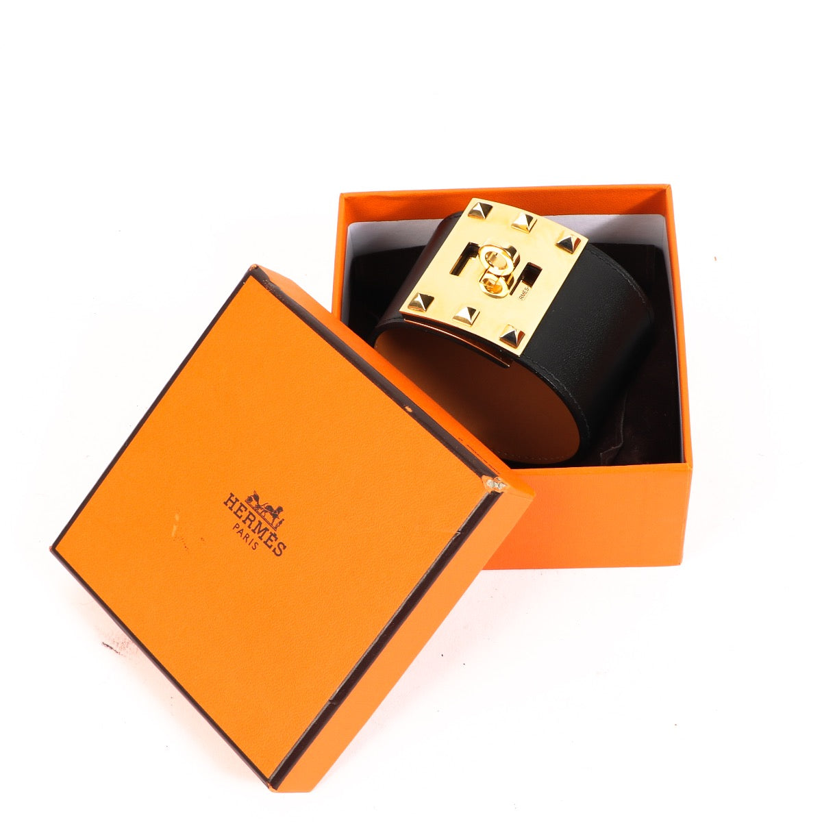 Shop safe online at Labellov in Antwerp, Brussels and Knokke this 100% authentic second hand Hermès Black Swift Leather Kelly Dog Extreme Bracelet - size S
