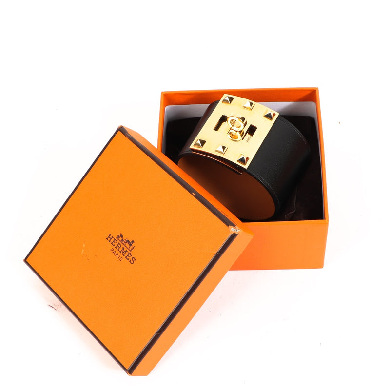 Shop safe online at Labellov in Antwerp, Brussels and Knokke this 100% authentic second hand Hermès Black Swift Leather Kelly Dog Extreme Bracelet - size S