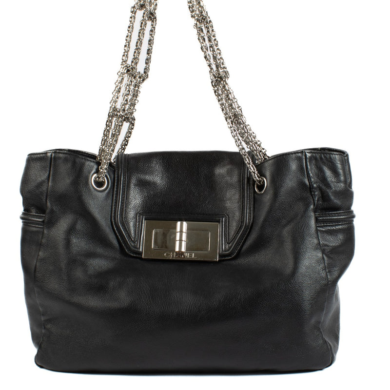 Shop 100% authentic Chanel black Shoulder bag on Labellov.com