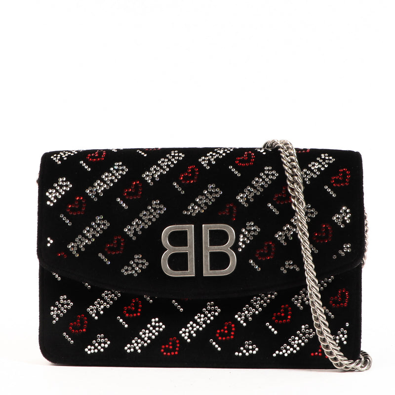 Balenciaga Black Velvet Crystal Love Paris Wallet on Chain for the best price at Labellov secondhand luxury in Antwerp. We buy and sell your authentic designer bags for the best price.