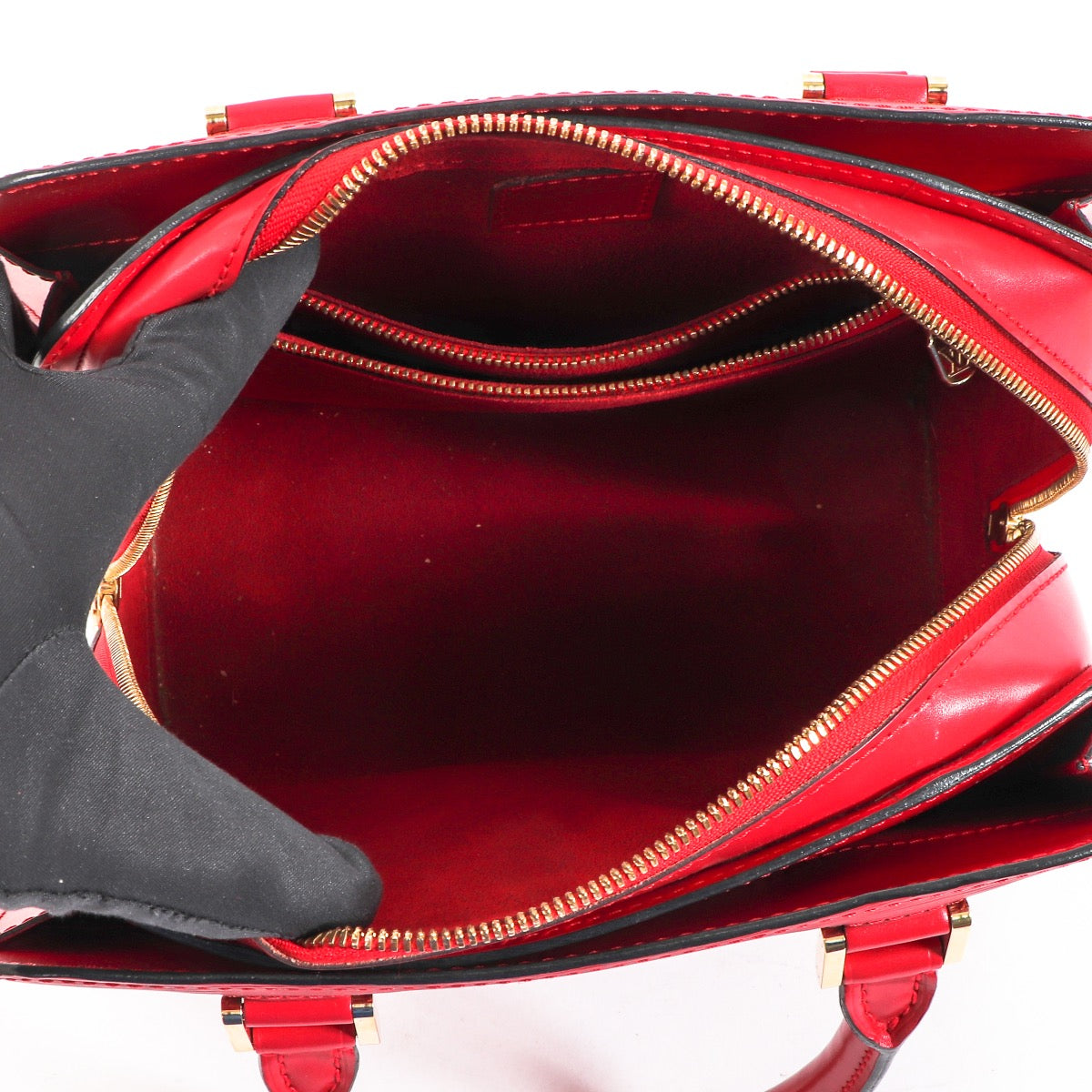 Shop safe online at Labellov in Antwerp this 100% authentic second hand Louis Vuitton Red Epi Leather Pont Neuf PM
