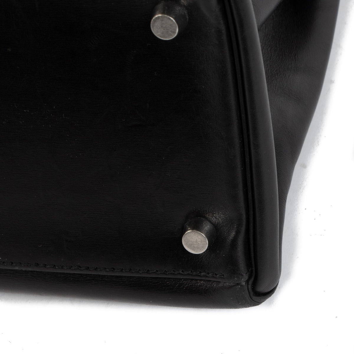 Authentic second hand Hermès Kelly 35 Black Box on www.labellov.com