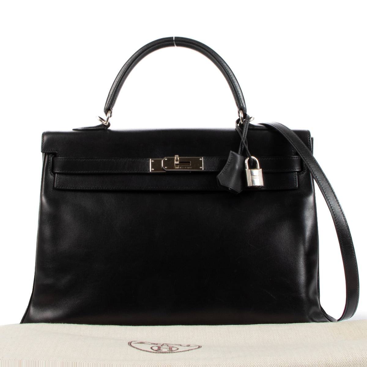 Authentic second hand Hermès Kelly 35 Black Box on www.labellov.com