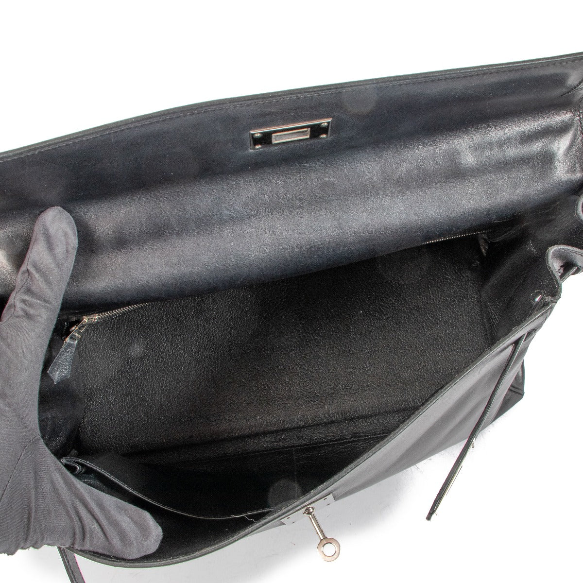 Authentic second hand Hermès Kelly 35 Black Box on www.labellov.com