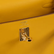 Hermès 2022 Kelly 25 Jaune Ambre Swift Logo Stamp Detail Closeup