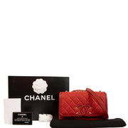 Shop safe online at Labellov in Antwerp, Brussels and Knokke this 100% authentic second hand Chanel Red Caviar Leather CC Filigree Classic Flap Bag