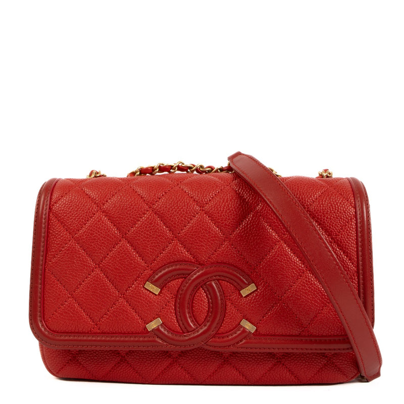 Shop safe online at Labellov in Antwerp, Brussels and Knokke this 100% authentic second hand Chanel Red Caviar Leather CC Filigree Classic Flap Bag