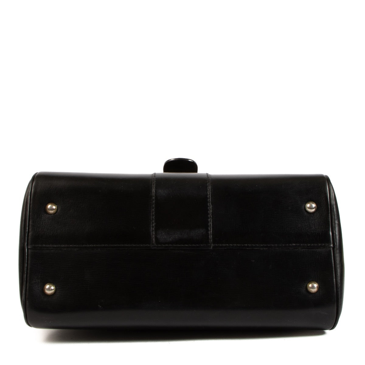 Shop safe online at Labellov in Antwerp, Brussels and Knokke this 100% authentic second hand Delvaux Black Leather MM Brillant