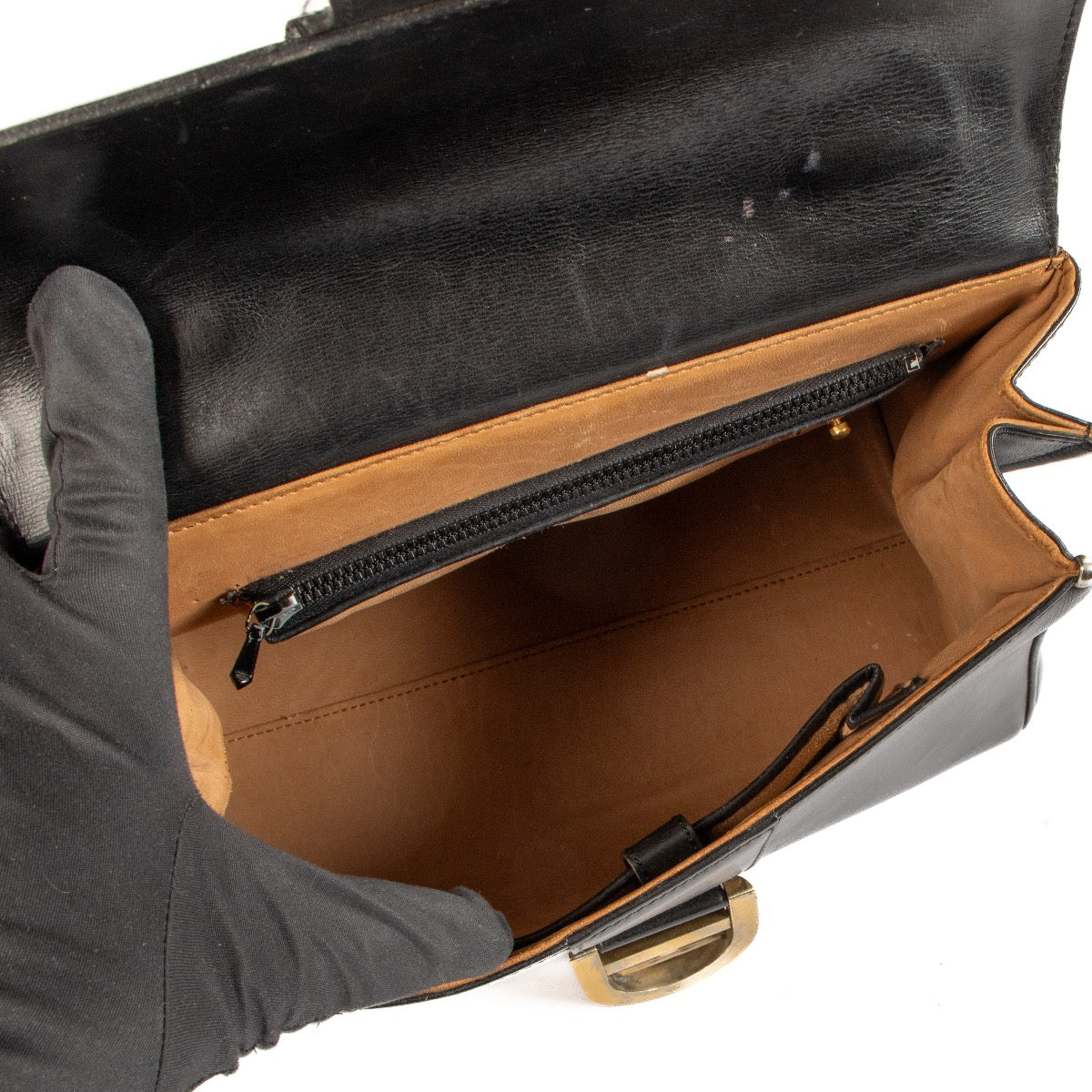 Shop safe online at Labellov in Antwerp, Brussels and Knokke this 100% authentic second hand Delvaux Black Leather MM Brillant